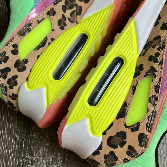 Nike - Picture 7 of 17